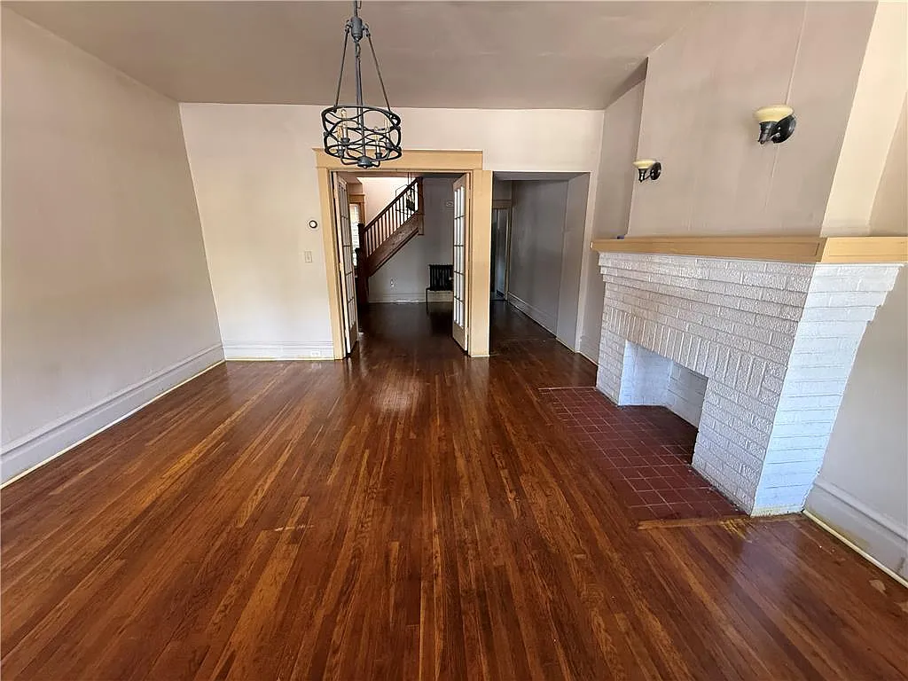 3 bed, 2.0 bath, 1334 sqft, $2,300 — Photo 4