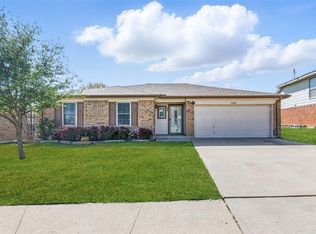 7220 Royal Oak Dr, Benbrook, TX 76126