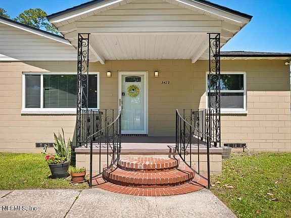 3rd image of 3425 FRANCES Avenue