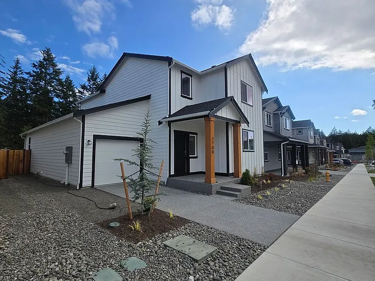 2700 Wonderland Way — Photo 1