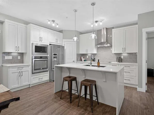 100 Auburn Meadows Blvd SE #216, Calgary, AB T3M 2E1