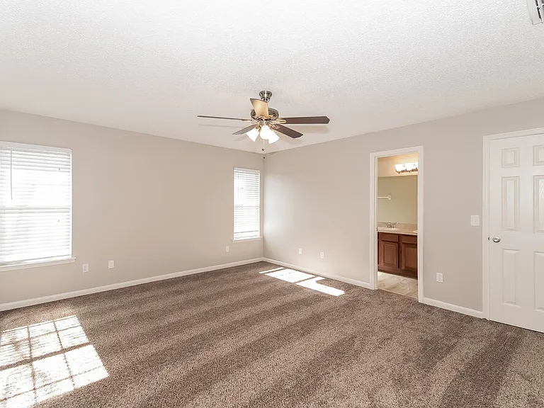 8448 Pikes Peak Dr N — Photo 8