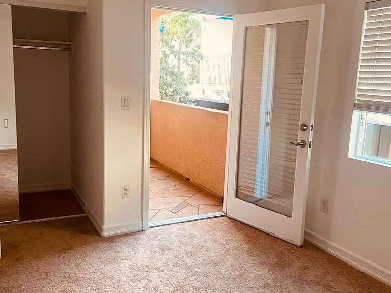 2410 N Naomi St #114 — Photo 4