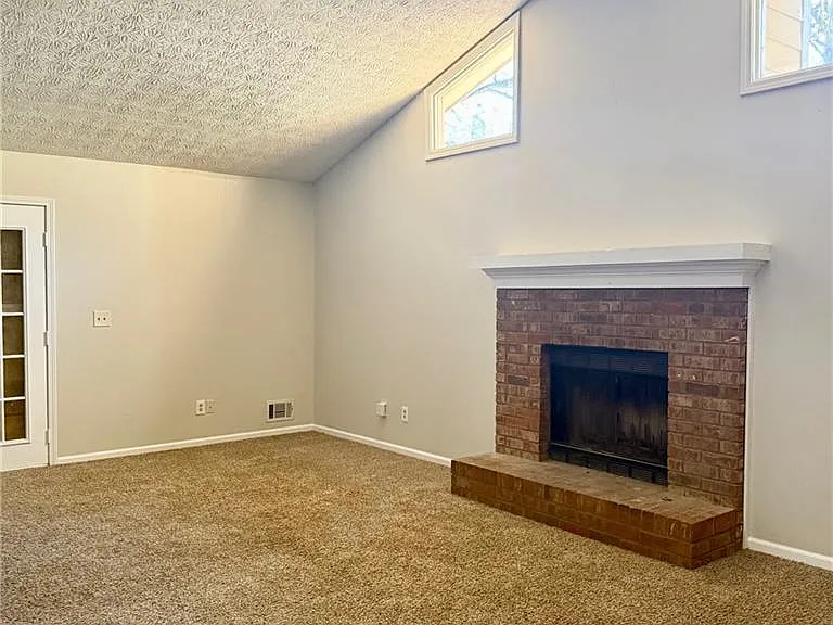 524 Julius Dr — Photo 3
