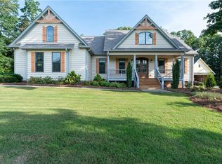 7609 Fern Ln, Lula, GA 30554