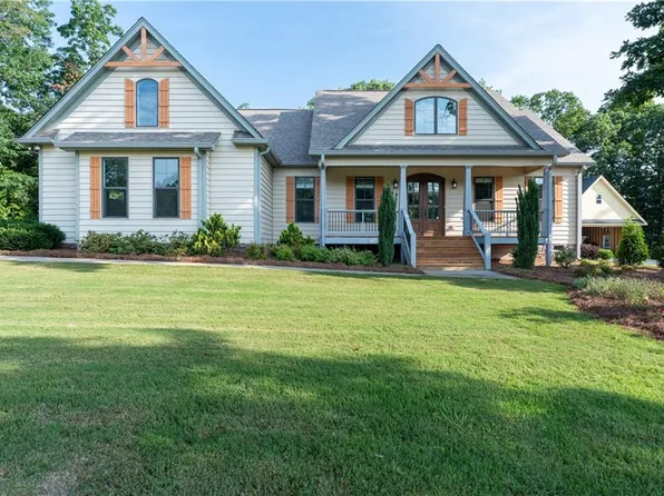 7609 Fern Ln, Lula, GA 30554