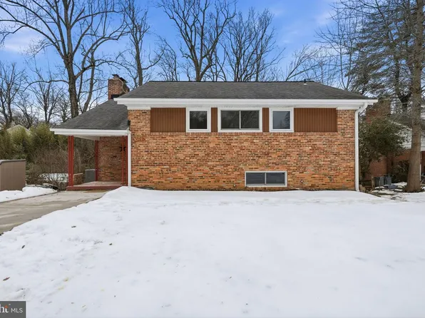 10911 Maple St, Fairfax, VA 22030