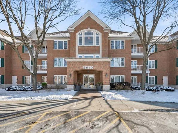 2640 Summit Dr Unit 102, Glenview, IL 60025