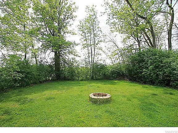 5th image of 147 Joseph Dr