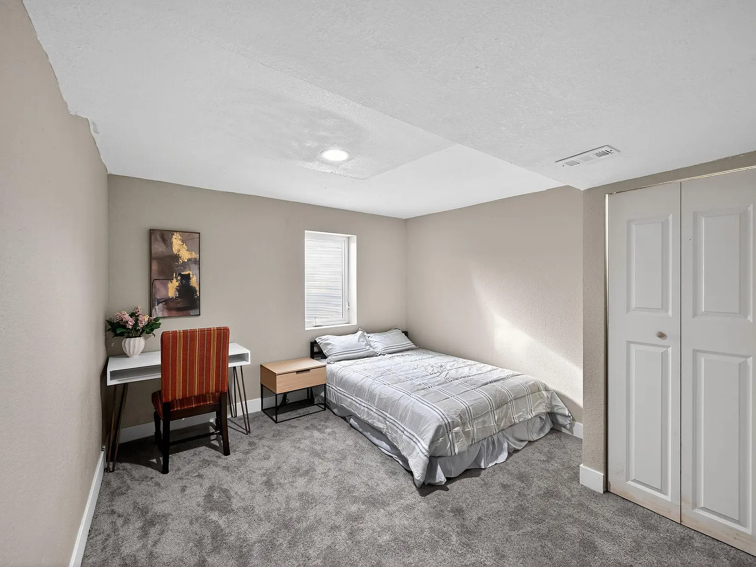 4 bed, 3.0 bath, 2600 sqft, $1,070 — Photo 2