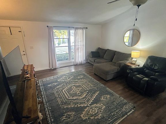 2nd image of 805 Stanwood Dr