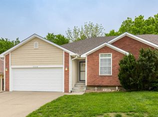 1110 SW Red Oaks Ct, Topeka, KS 66615
