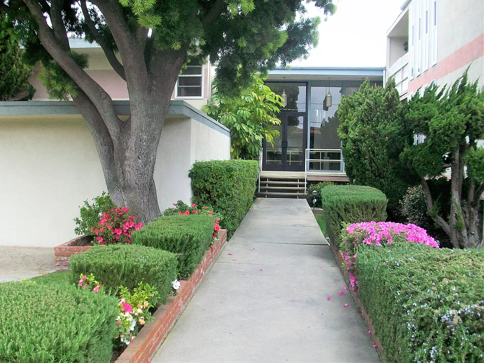 Building Photo 3
