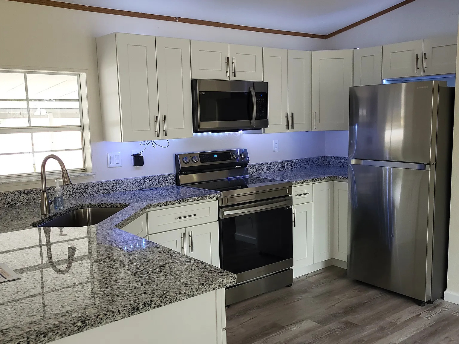 3343 Ballard St — Photo 4