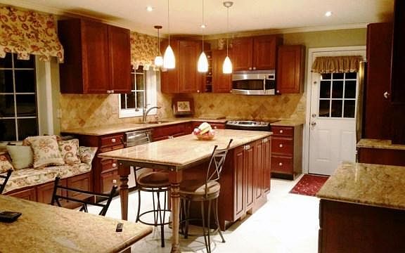 4th image of 190 Pembroke Ln
