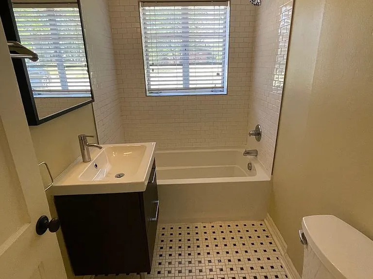 1406 Broadway St — Photo 19