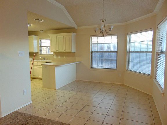 4th image of 9705 Avenue V