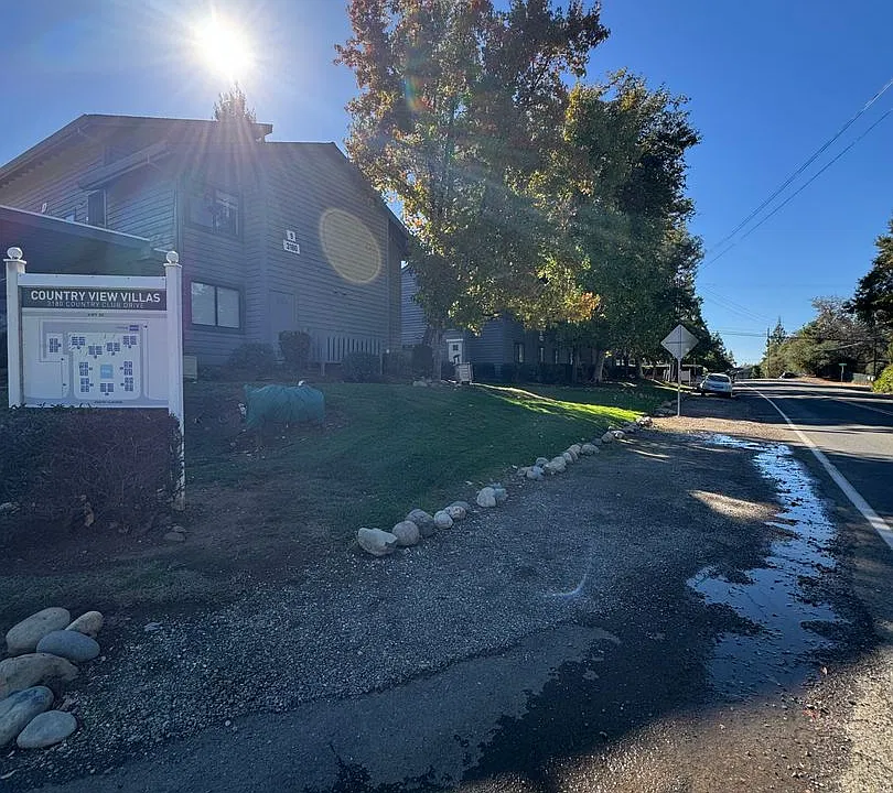 3180 Country Club Dr #6C