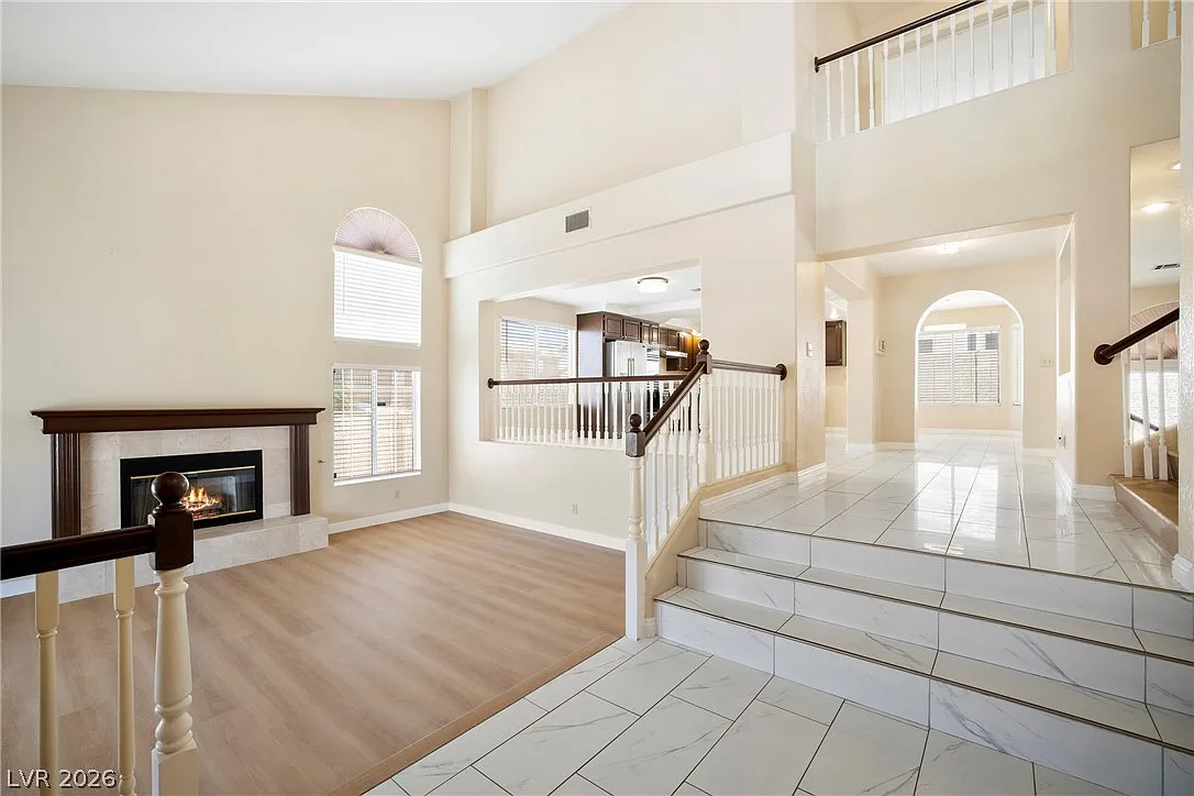 5 bed, 3.5 bath, 3941 sqft, $3,750 — Photo 4