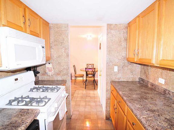 3rd image of 1930 Kenilworth Cir #1930A