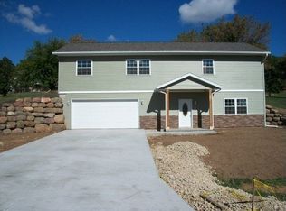 711 Mooreland Cir, Portage, WI 53901