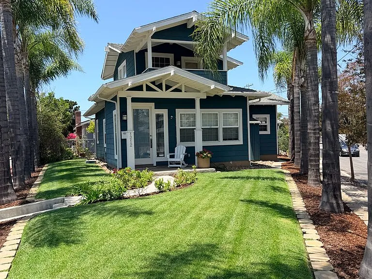 1212 Hayes Ave — Photo 2