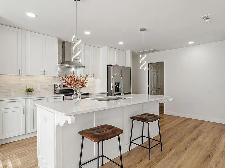 2411 W Megan Dr — Photo 1