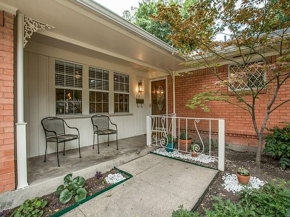2nd image of 10516 Lake Gardens Dr