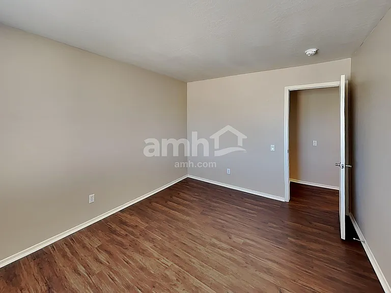 17321 W Tara Ln — Photo 18