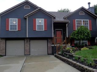 1203 Graystone Dr, Grain Valley, MO 64029