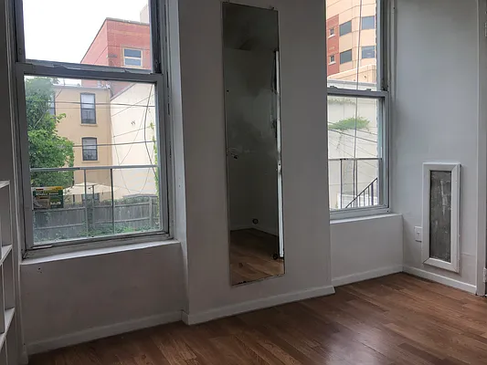 Rented by EXR | media 10