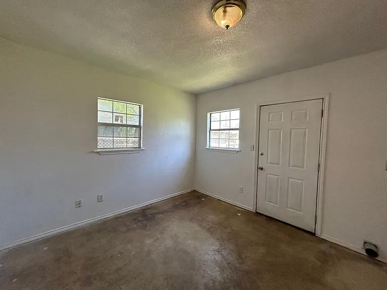 319 Noria St — Photo 15