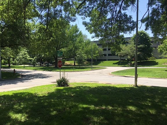 4th image of 8715 Ward Pkwy