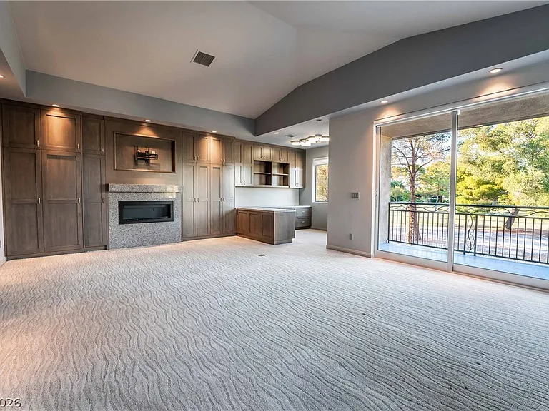 980 Vegas Valley Dr — Photo 16