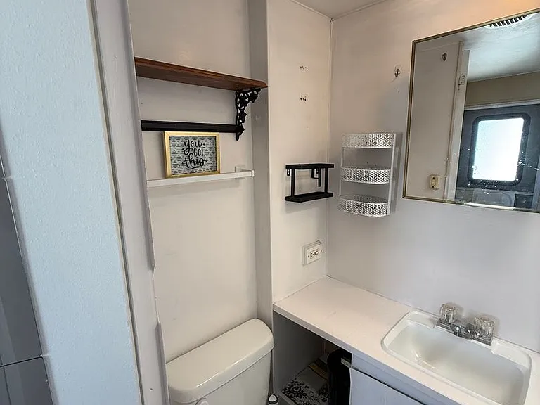 111 Marine Cir #16 — Photo 11