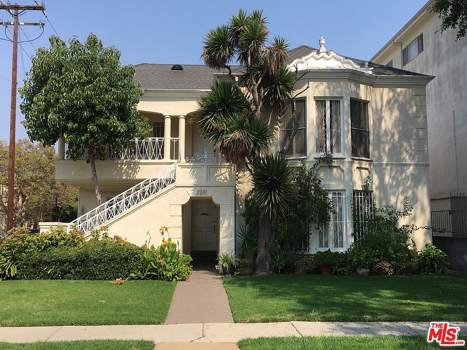 1st image of 902 S Holt Ave