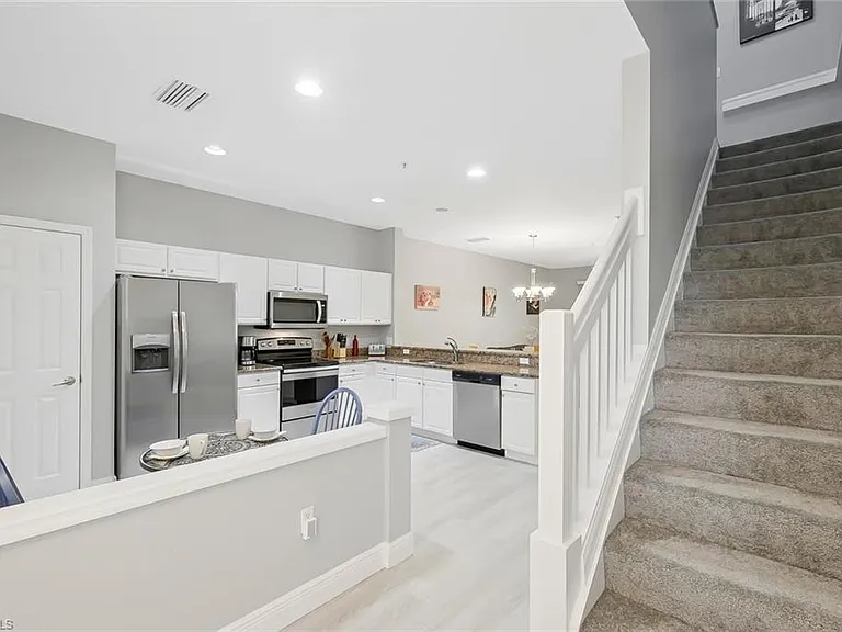 836 Hampton Cir #171 — Photo 8