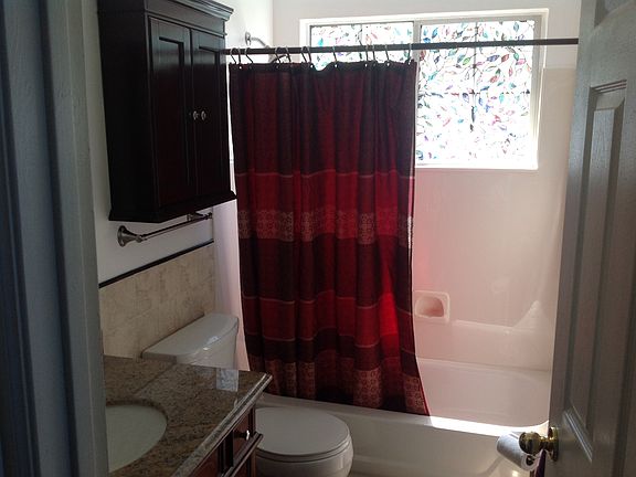 Upstairs guest bath