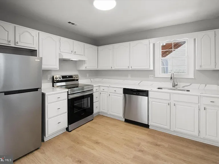 6306 Leapley Rd — Photo 3