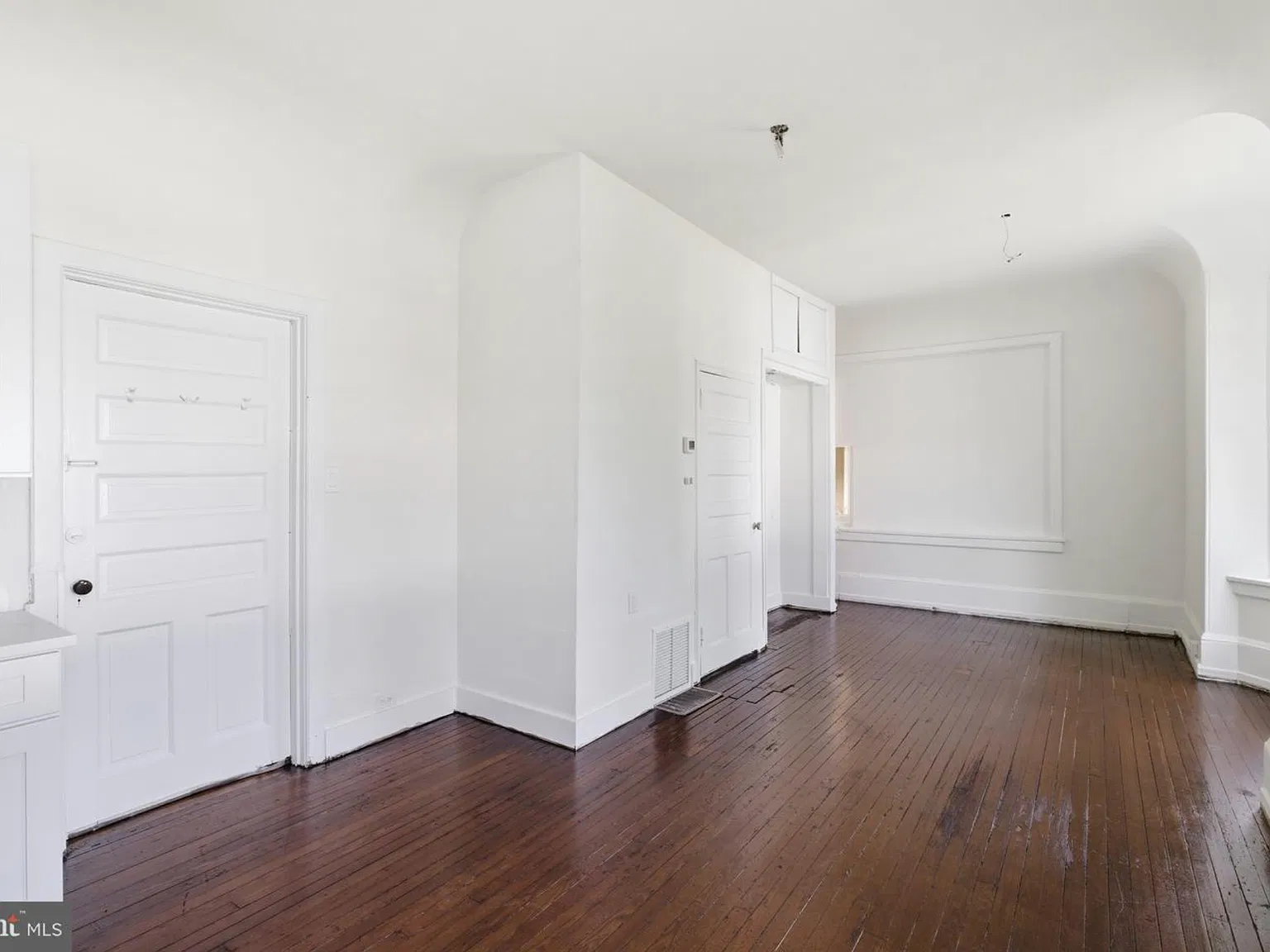 5939 Drexel Rd — Photo 1