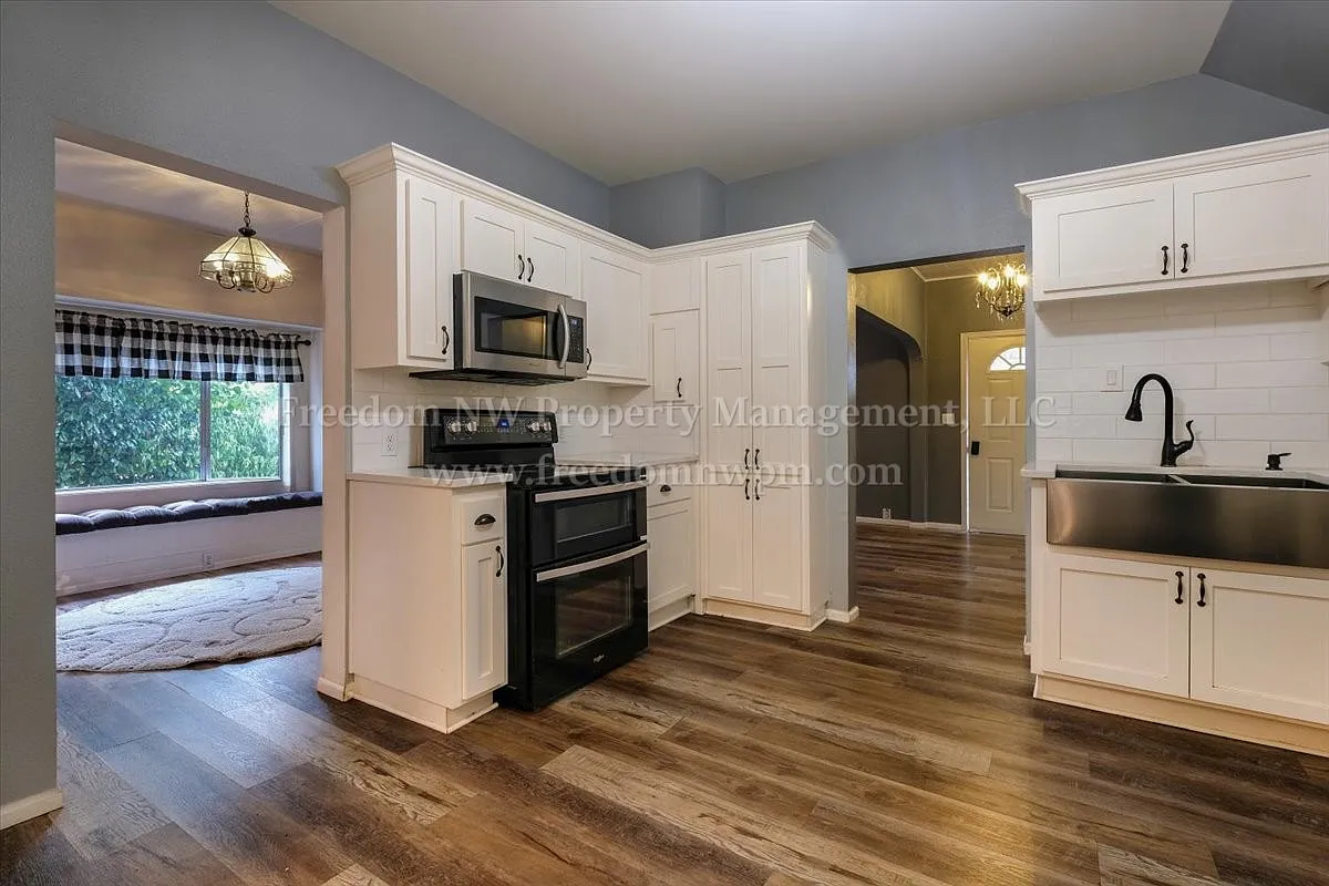 3 bed, 1842 sqft, $3,000 — Photo 4