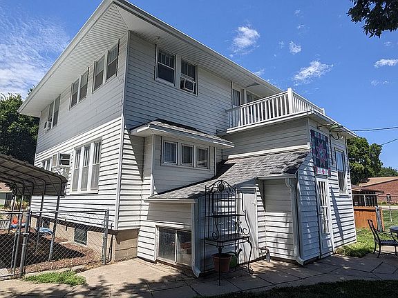 Attached shed and rear entry