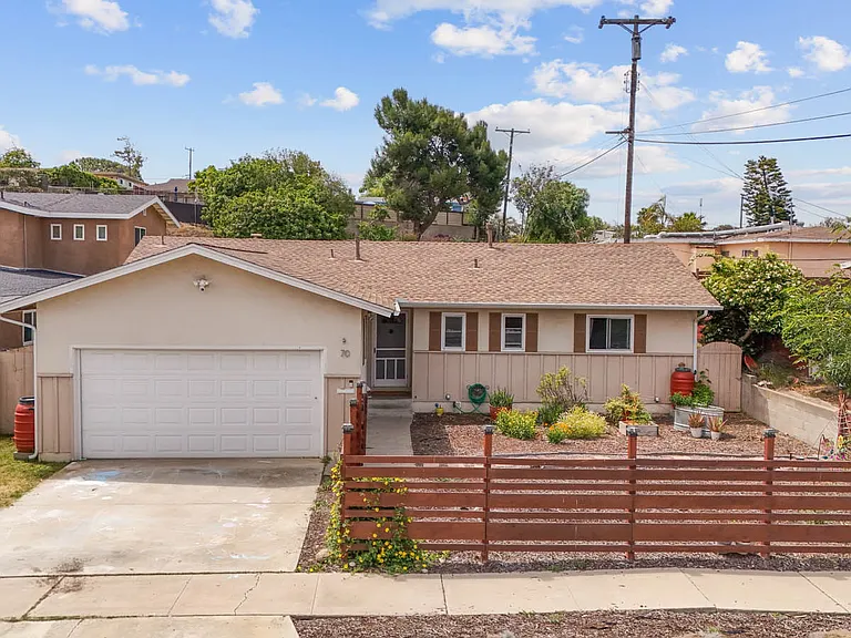 70 Leanna St — Photo 1