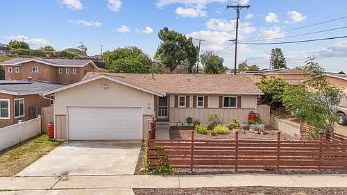 70 Leanna St Photo 1