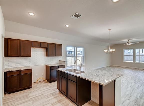 4th image of 7629 Leonardo Dr
