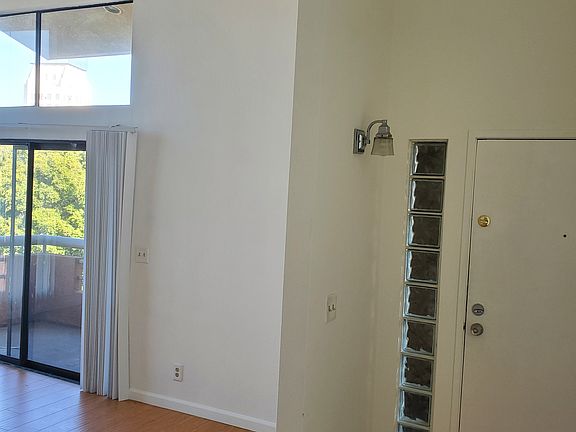 4th image of 731 S Detroit St APT 302
