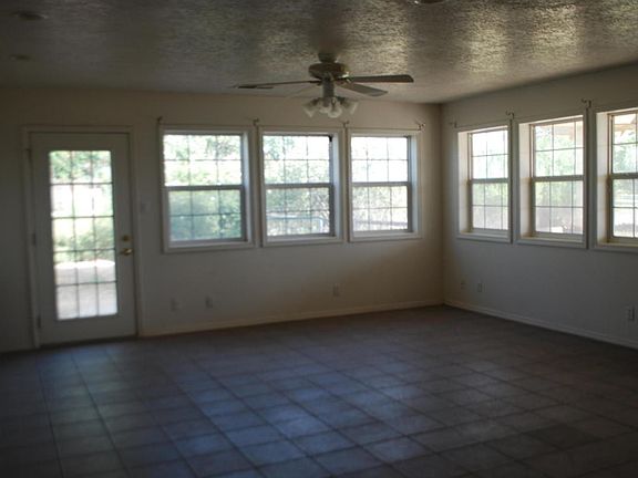 2 Sandia Rd 016