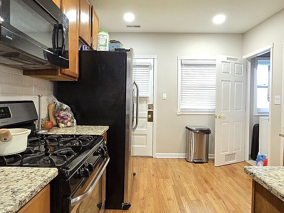 4th image of 102 Washington Blvd #2E