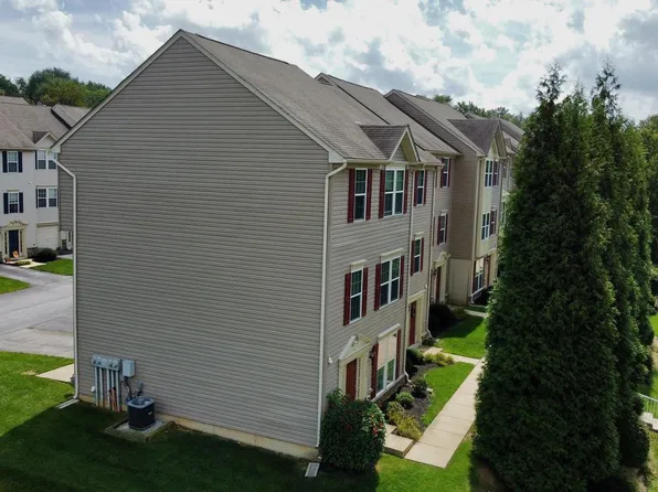 1168 Blue Bird Ln, York, PA 17402