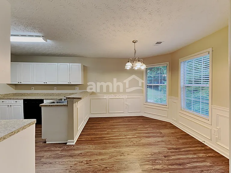 825 Georgian Hills Dr — Photo 5